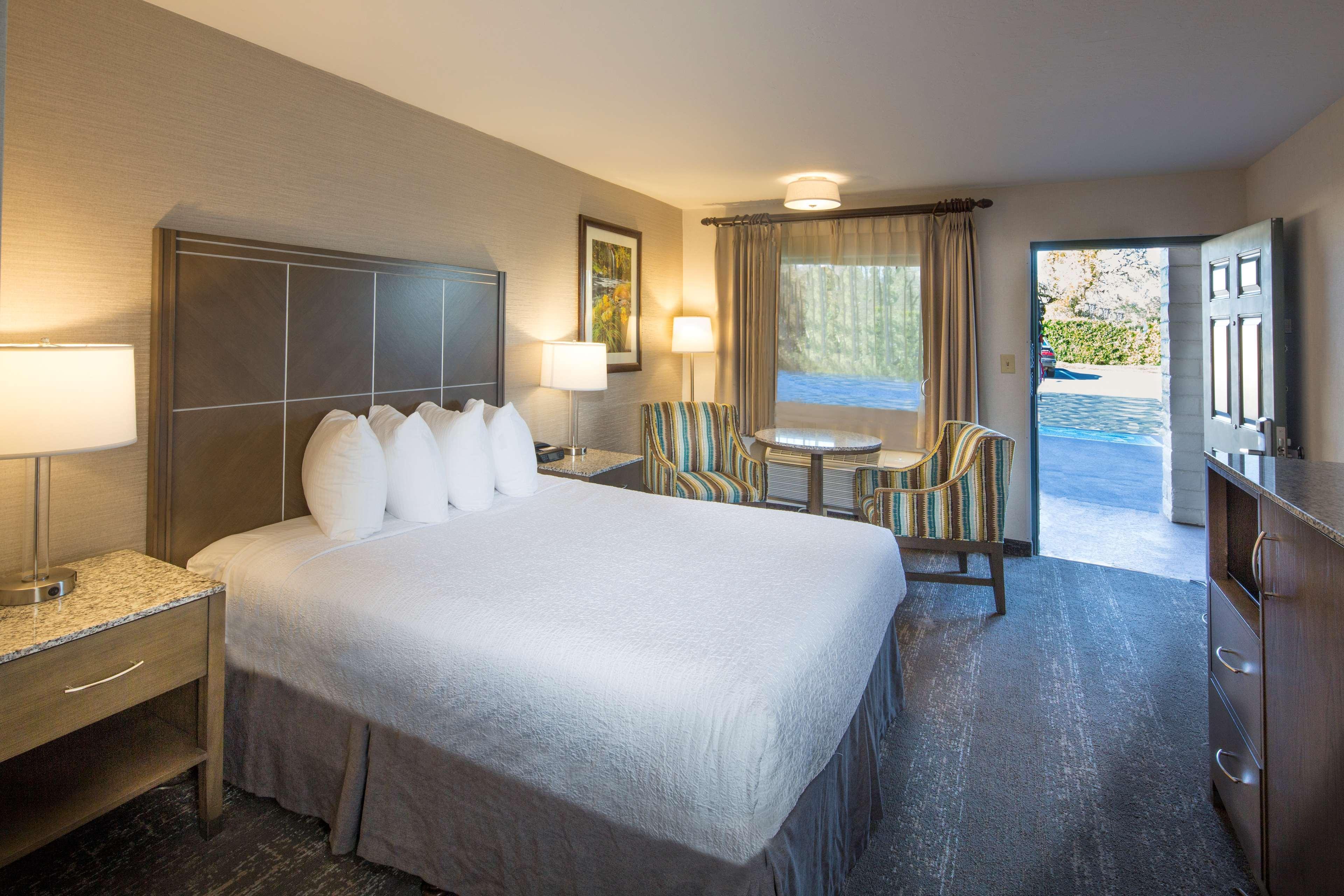 Best Western Plus Hilltop Inn Реддінг Екстер'єр фото