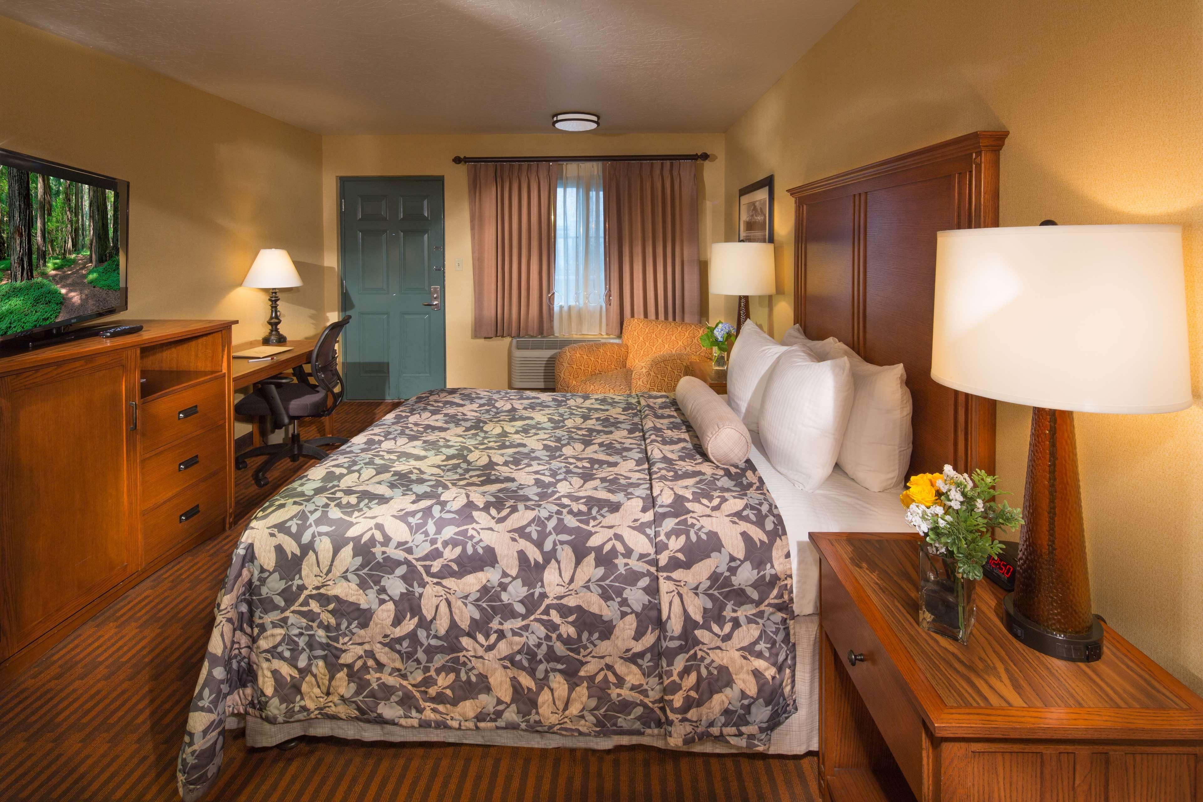 Best Western Plus Hilltop Inn Реддінг Екстер'єр фото